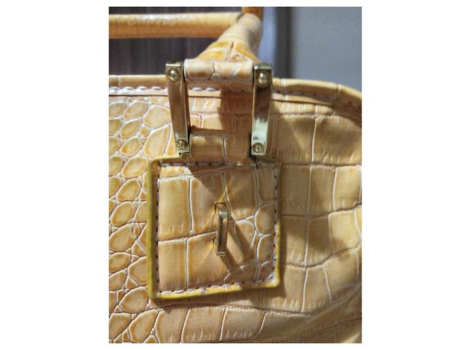 Borsa Loewe Amazona in pelle effetto coccodrillo gialla Giallo - vista 11