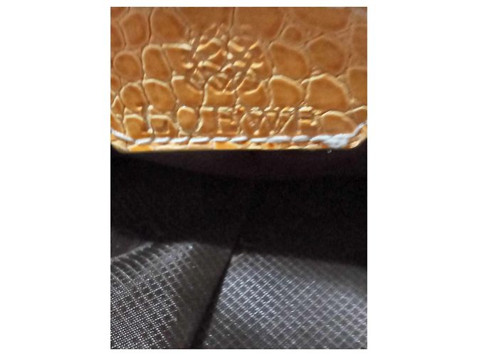 Borsa Loewe Amazona in pelle effetto coccodrillo gialla Giallo - vista 5