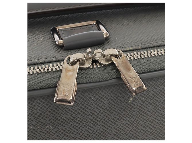 Valigia Louis Vuitton Taiga Pegase 55 Grigio - vista 6