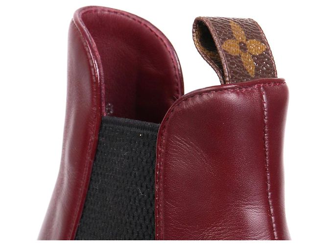 LOUIS VUITTON - Botas de tobillo de cuero burdeos de Louis Vuitton - vista 3