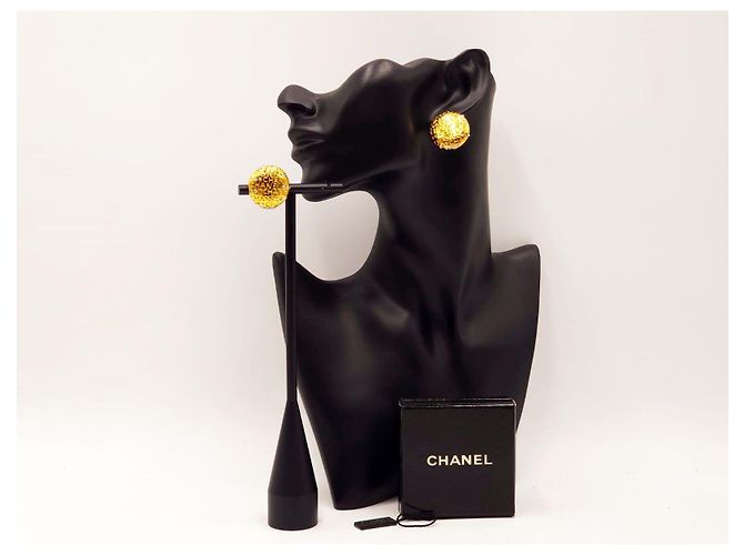 Orecchini a bottone in cristallo vintage Chanel Gold hardware - vista 4
