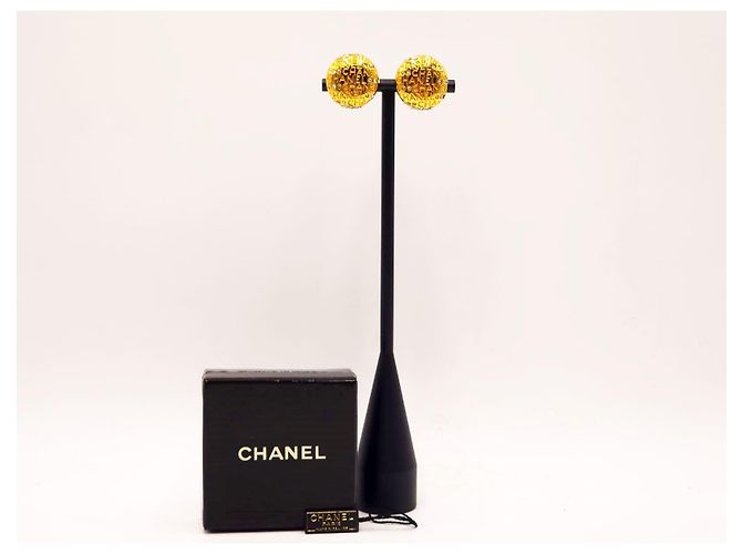 Orecchini a bottone in cristallo vintage Chanel Gold hardware - vista 5