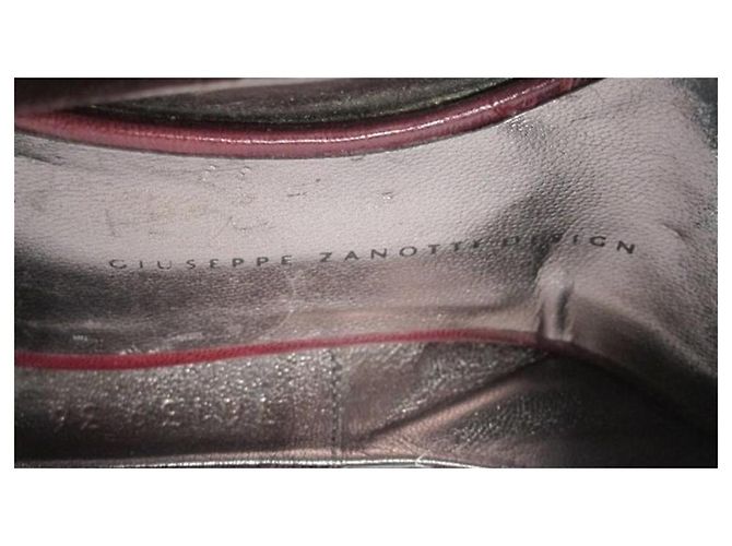 Giuseppe Zanotti Wildleder Pumps Prune mit Lederblume Pflaume - Ansicht 7