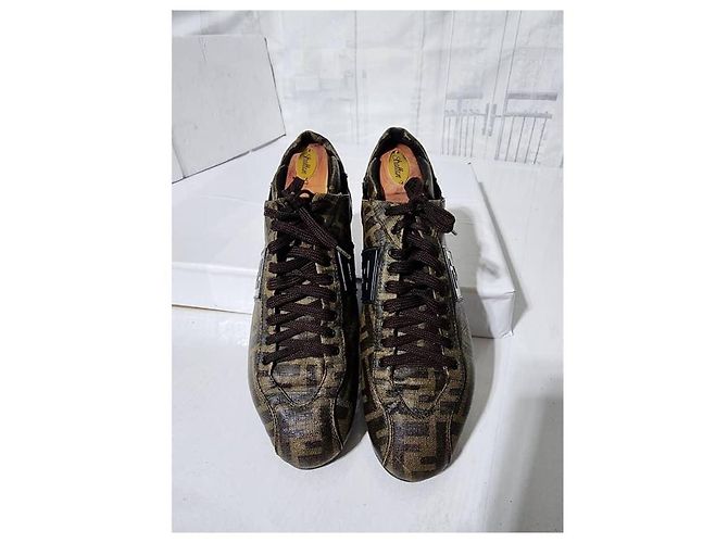 Fendi Zucca Canvas- und Leder-Sneaker in Tabakbraun/Schwarz Größe 6 und halb - Ansicht 3