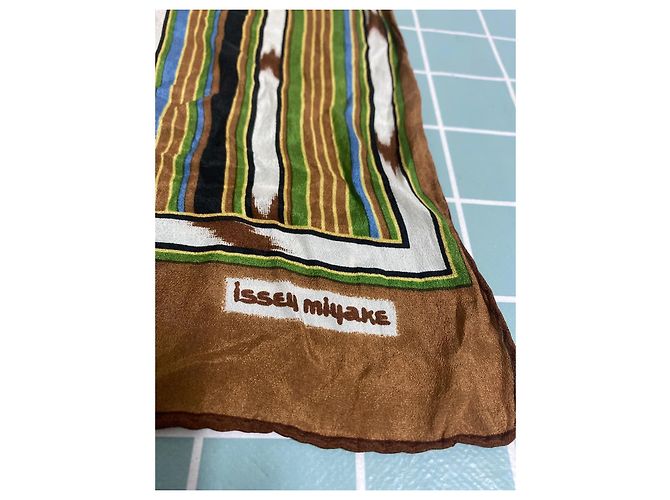 Sciarpa in seta Issey Miyake marrone - vista 3