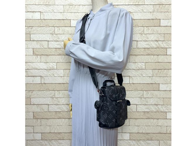 Twist Sac à épaule Nano Christopher Monogram Eclipse de Louis Vuitton Noir - vue 2
