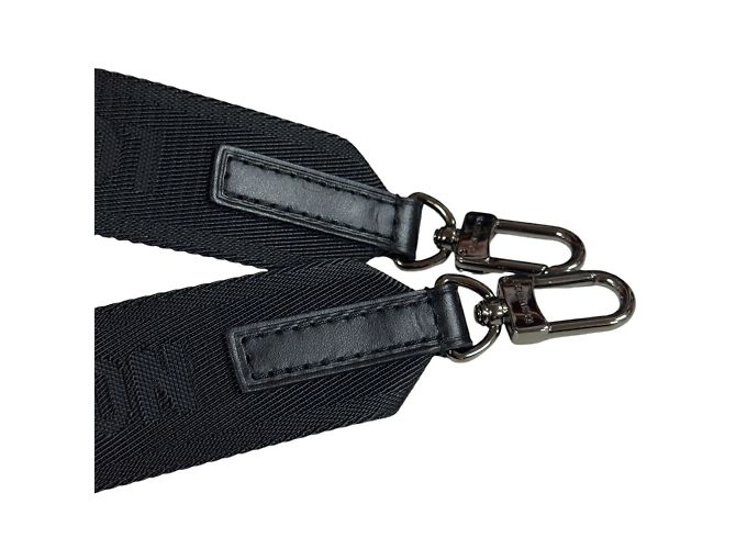 Twist Sac à épaule Nano Christopher Monogram Eclipse de Louis Vuitton Noir - vue 8