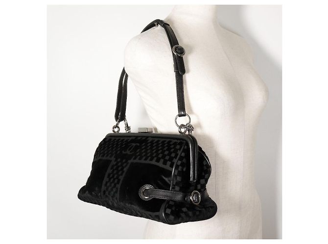 Borsa a spalla in velluto Chanel A33096 Nero - vista 7