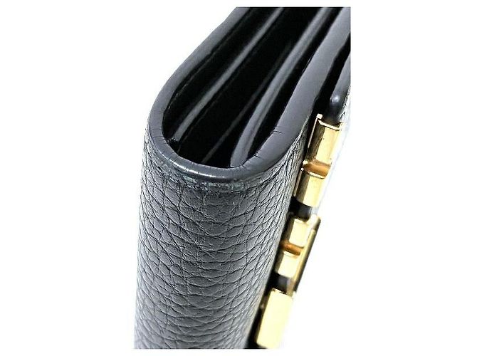 Louis Vuitton Capucines Compact Wallet M82764 Black - view 3