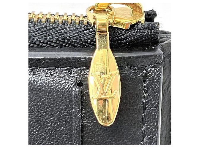 Louis Vuitton Capucines Compact Wallet M82764 Black - view 8