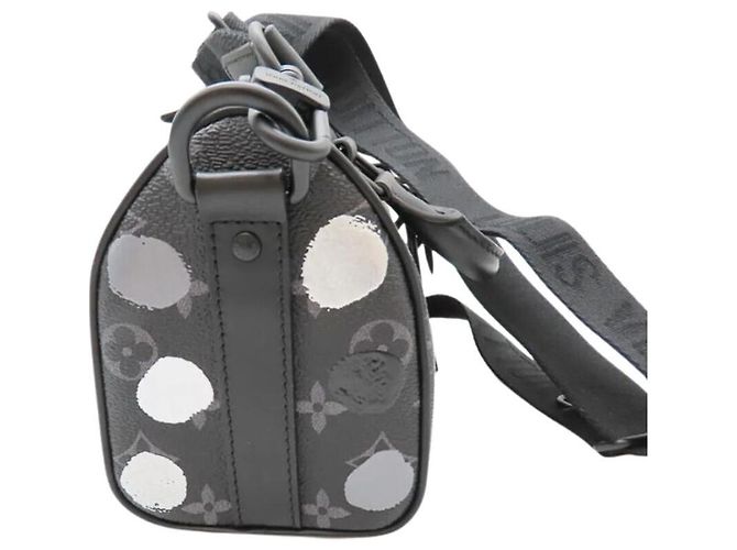 Sac à main Louis Vuitton Keepall Bandouliere 25 Noir - vue 3