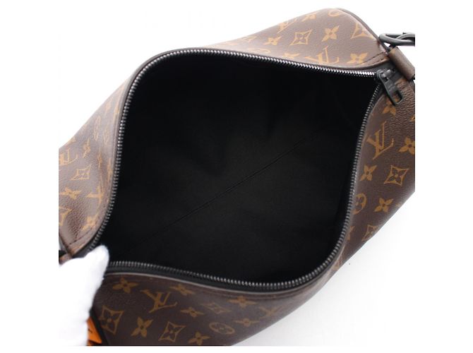 Borsa Soft Polochon MM M46691 di Louis Vuitton Marrone - vista 3