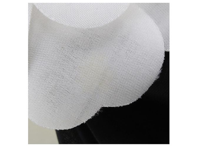 Fermaglio in tessuto di raso con nastro Camelia di Chanel - vista 5