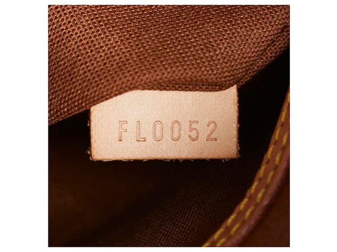 Sac à main Louis Vuitton Alma PM M51130 Marron - vue 10