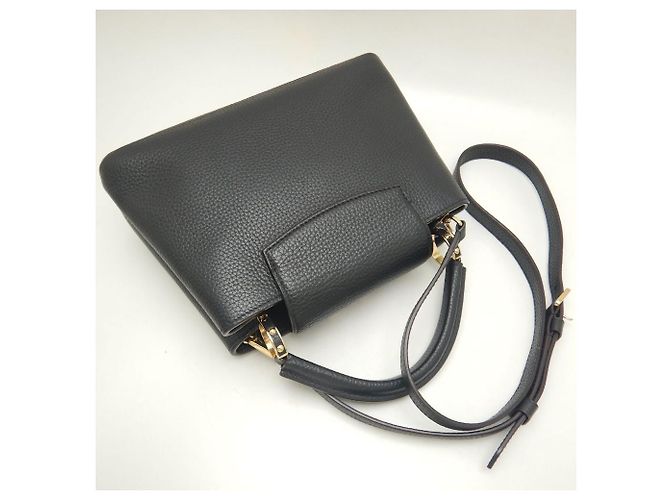 Sac à main Louis Vuitton Capucines BB M94755 Noir - vue 3