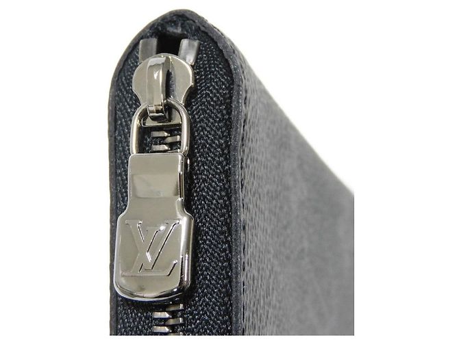 Porte-monnaie Zippy Vertical M81662 de Louis Vuitton Noir - vue 10