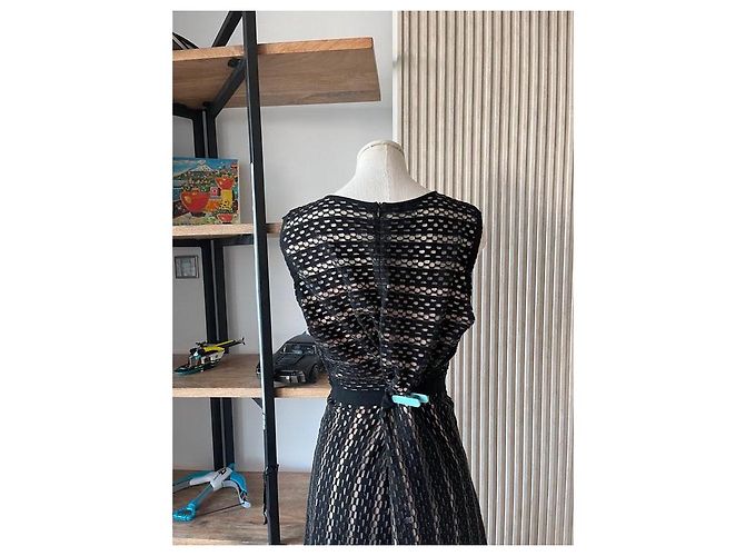 Escada Kleid mit 3/4 Ärmeln Schwarz und Beige Polyamid - Ansicht 3