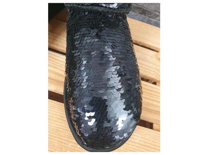 Ugg Classic Short Sequin Boots Schwarz Lammfell - Ansicht 4