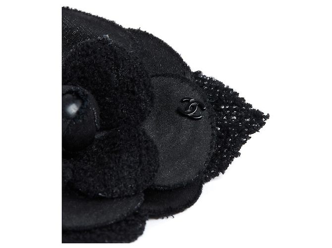 Spilla CC in Tweed di Lana Nera Camelia di Chanel Nero - vista 2
