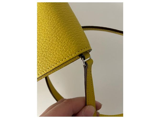 Borsa a spalla Cinhetic To Go di Hermès in pelle gialla Giallo Cammello - vista 13