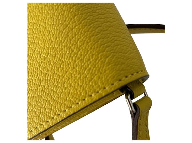 Borsa a spalla Cinhetic To Go di Hermès in pelle gialla Giallo Cammello - vista 5