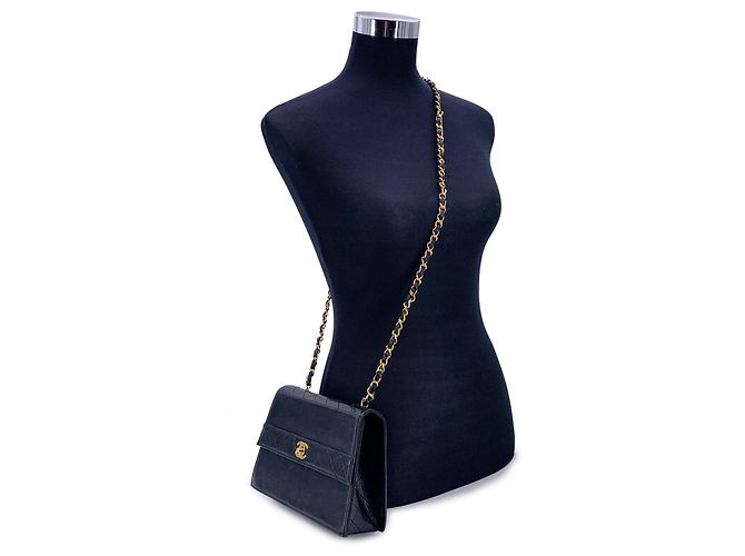 Chanel Bolsa transversal trapezoidal de couro preto com quilt vintage - vista 2