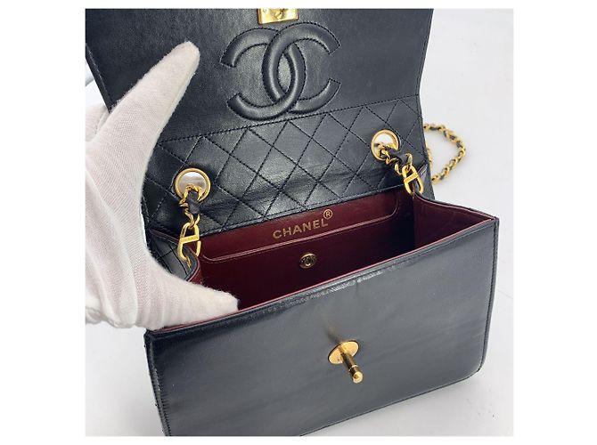 Chanel Bolsa transversal trapezoidal de couro preto com quilt vintage - vista 4