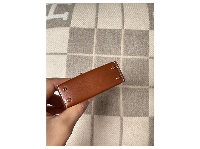 Charm Hermès Kelly in pelle marrone scuro - vista 4