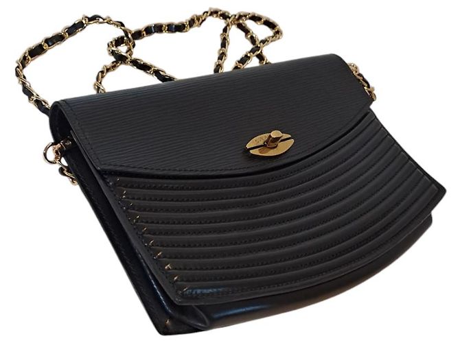 Clutch Louis Vuitton Presbourg in pelle EPI nera Nero - vista 2