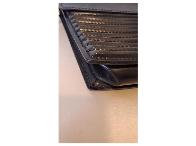 Clutch Louis Vuitton Presbourg in pelle EPI nera Nero - vista 4