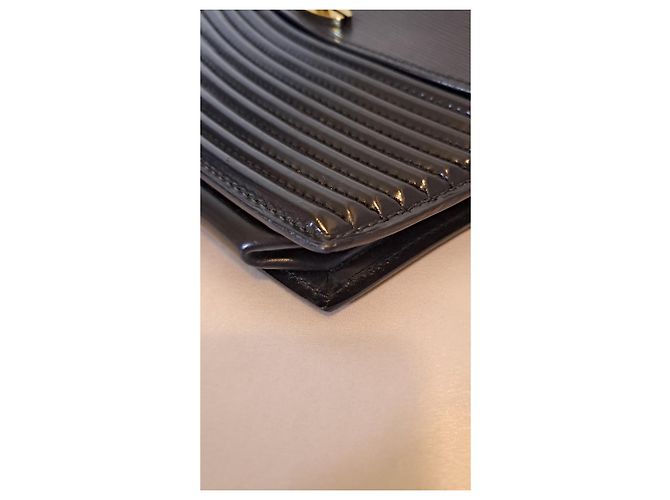 Clutch Louis Vuitton Presbourg in pelle EPI nera Nero - vista 5