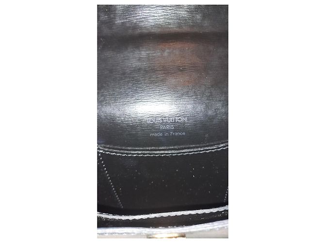 Clutch Louis Vuitton Presbourg in pelle EPI nera Nero - vista 8