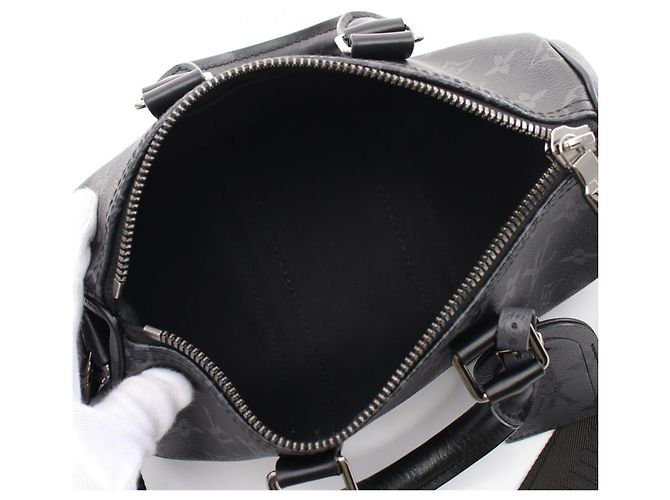 Sac à main Louis Vuitton Keepall Bandouliere 25 M46271 Gris - vue 3
