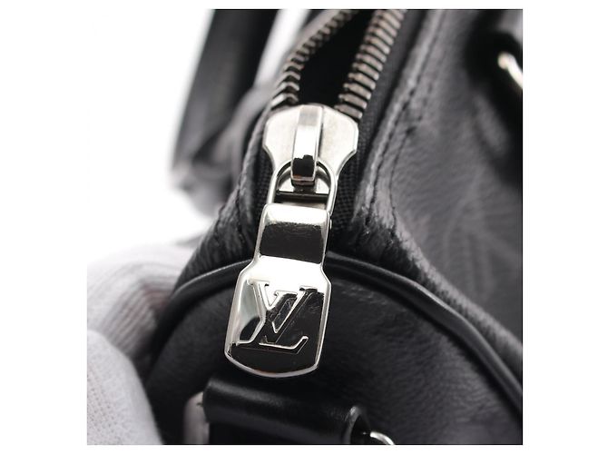 Sac à main Louis Vuitton Keepall Bandouliere 25 M46271 Gris - vue 5