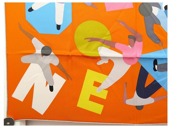 Hermès NUEVO BUFANDA HERMES HOMENAJE A GENE KELLY CUADRADO 70 CM EN SEDA NARANJA - vista 4