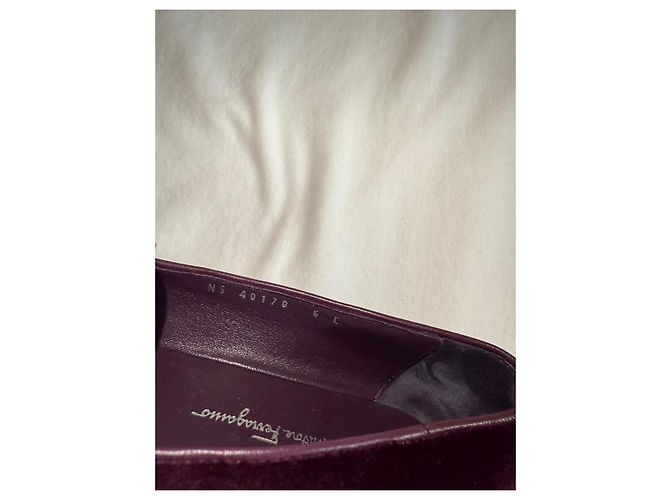 Scarpe basse Salvatore Ferragamo in velluto viola scuro - vista 4