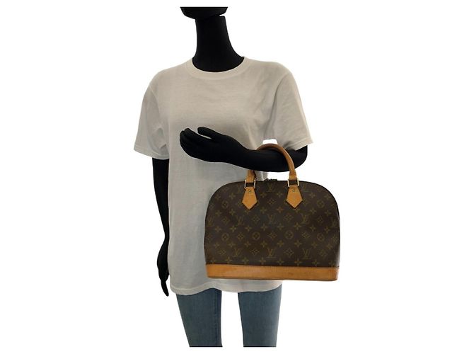 Sac à main Louis Vuitton Alma marron or PVC - vue 7