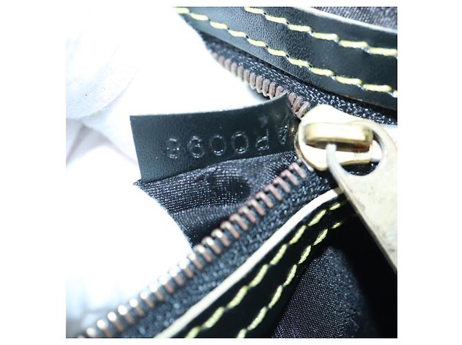 LOUIS VUITTON Suhari Lockit Clutch Bag Pelle Nera M95628 LV Auth 99122 Nero - vista 12