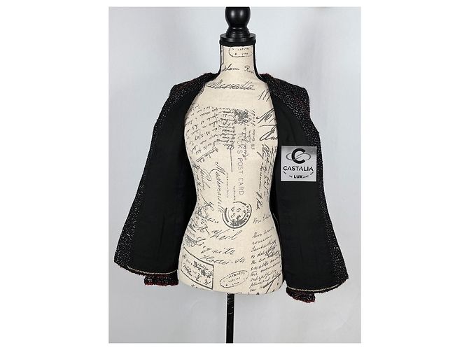 Chanel Nuevo Chaqueta de Tweed Negro con Botones Legendarios de Joyas - vista 17
