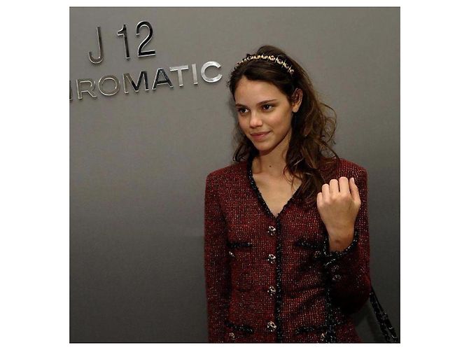 Chanel Nuevo Chaqueta de Tweed Negro con Botones Legendarios de Joyas - vista 4