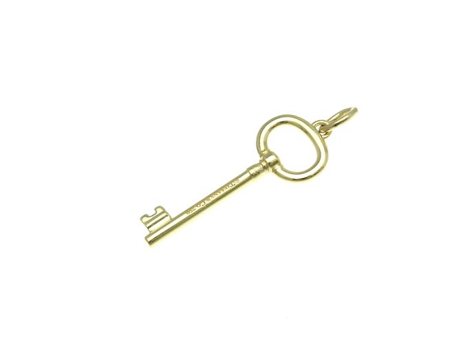 Tiffany & Co Tiffany Oval Key Charm Pendant Necklace Golden - view 2