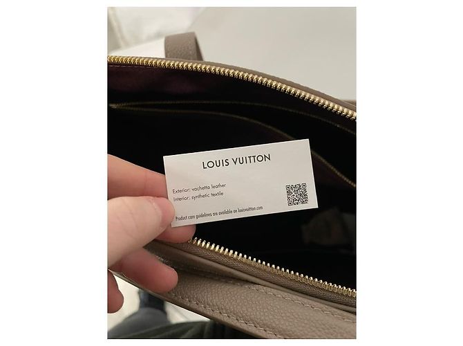 Borsa da viaggio in pelle Empreinte beige con monogramma in rilievo Louis Vuitton - vista 13