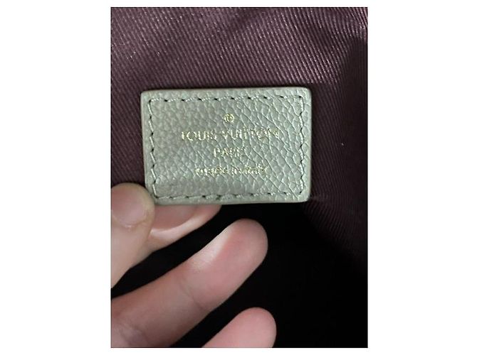Borsa da viaggio in pelle Empreinte beige con monogramma in rilievo Louis Vuitton - vista 16