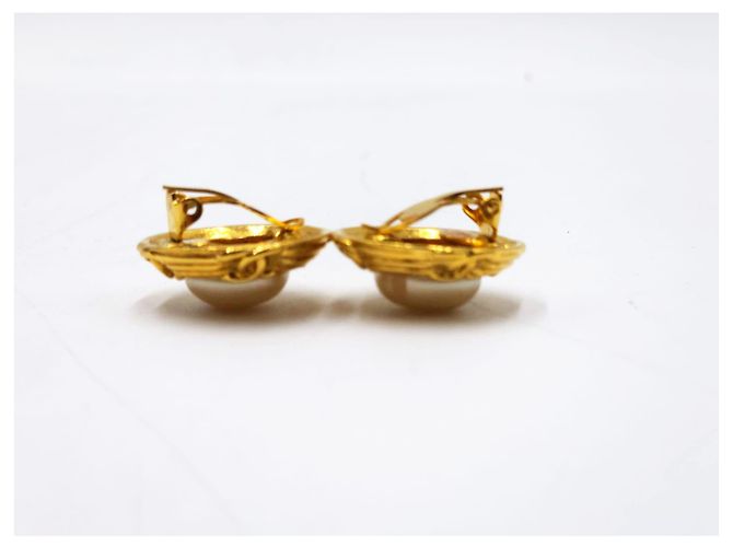 Orecchini perla con bottone CC vintage di Chanel Gold hardware - vista 5