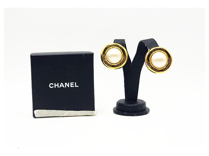 Orecchini perla con bottone vintage Chanel Rue Cambon Gold hardware - vista 5