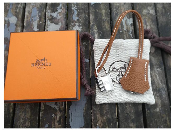 clochette , tirette et cadenas  hermès neuf pour kelly  birkin, boite   dustbag 23cms Marron clair - vue 2