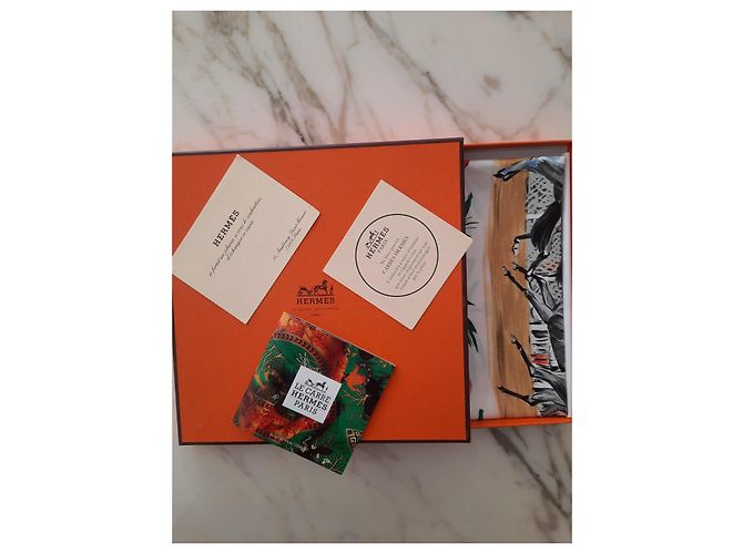 Bufanda Hermès titulada "Chantilly" Nueva, en su caja Multicolor - vista 2