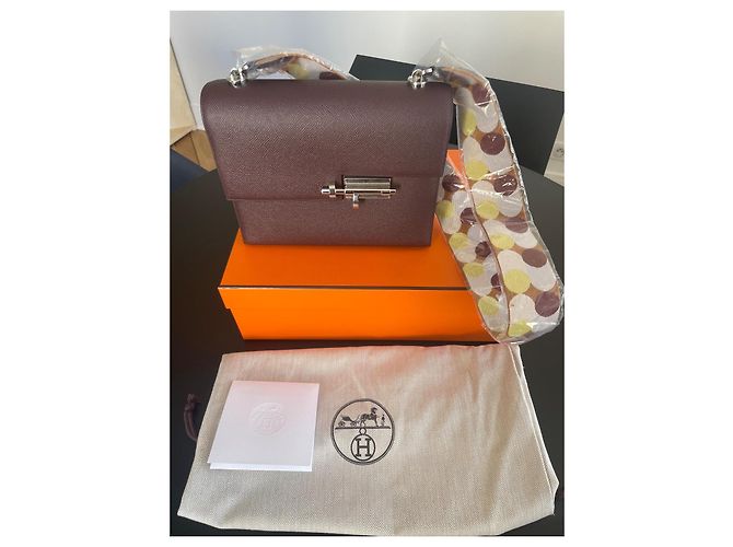 Borsa a mano Hermès Lock 21 in Pelle Rosso Scuro Bordò - vista 2