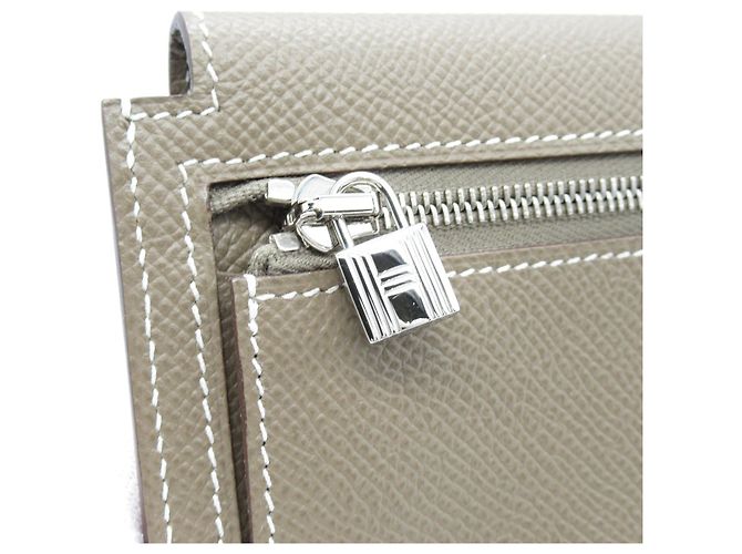 Hermès Billetera compacta de cuero Hermes Kelly Pocket Gris - vista 8