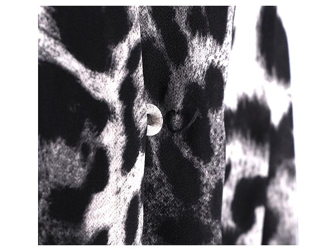 Abito maxi con bottoni a maniche lunghe in stampa leopardata Michael Kors in nero e viscosa nera Multicolore - vista 13